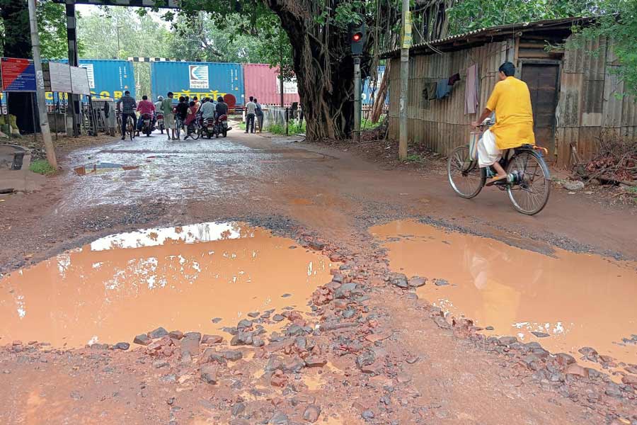 An image of the poor road condition 
