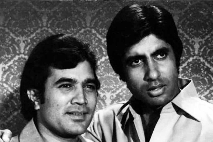 নিজের কারণেই রাজেশ তাঁর কেরিয়ারজীবনে জনপ্রিয়তা বজায় রাখেতে পারেননি। এমনটাই দাবি করেন বলি অভিনেতা প্রেম চোপড়া। একই পেশায় থাকার সূত্রে রাজেশ এবং অমিতাভ দুই তারকাকে খুব কাছ থেকে দেখার সুযোগ পেয়েছিলেন তিনি।