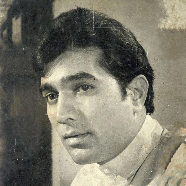 রাজেশ তাঁর সিদ্ধান্তে অটল ছিলেন। ফলে ধীরে ধীরে তাঁর কাছে কাজের সুযোগ আসা কমে যায়। প্রেমের দাবি, এই সিদ্ধান্তই রাজেশের পতনের মূল কারণ।