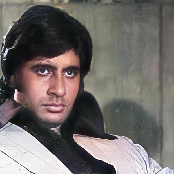 প্রেম জানান, কেরিয়ারে একই রকম পরিস্থিতি তৈরি হলেও রাজেশের মতো সিদ্ধান্ত নেননি অমিতাভ। নবাগত অভিনেতাদের সঙ্গেও পর্দা ভাগ করেছিলেন তিনি।