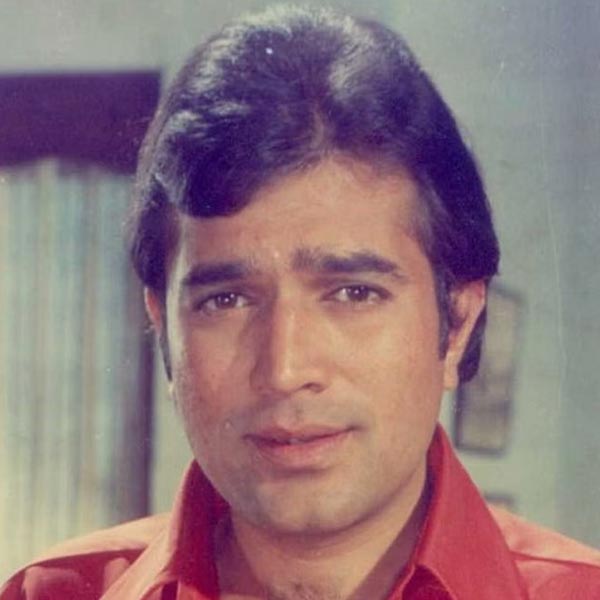 শুটিং শুরুর এক দিন আগে রাজেশ ‘উপকার’ ছবিতে অভিনয়ের প্রস্তাব খারিজ করে দেন। তাঁর এই সিদ্ধান্তে নির্মাতারা মুশকিলে পড়ে যান।