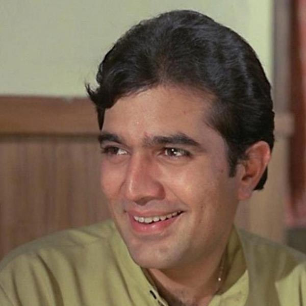 প্রেমের দাবি, ‘উপকার’-এর সঙ্গে একই সময় অন্য একটি হিন্দি ছবিতে মুখ্য চরিত্রে অভিনয়ের সুযোগ পান রাজেশ। সেই ছবির নির্মাতারা নাকি রাজেশকে জানান, তিনি যদি দ্বিতীয় অভিনেতার ভূমিকায় ‘উপকার’ ছবিতে অভিনয় করেন, তবে মুখ্য চরিত্রে অভিনয়ের সুযোগ হারাবেন।