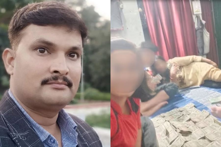 Wife, children take selfie with bundles of 500 rupee note, UP cop in trouble after picture got viral