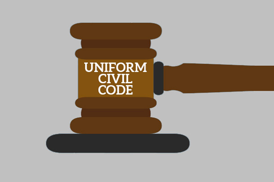 গত ২৭ জুন ভোপালে বিজেপির কর্মসূচিতে মোদী বলেন, ‘‘দেশের এক একটি সম্প্রদায়ের জন্য যদি এক এক রকম আইন থাকে, তা হলে দেশ এগোতে পারে না। সংবিধানেও সকলের জন্য সমান আইনের কথা বলা আছে।’’