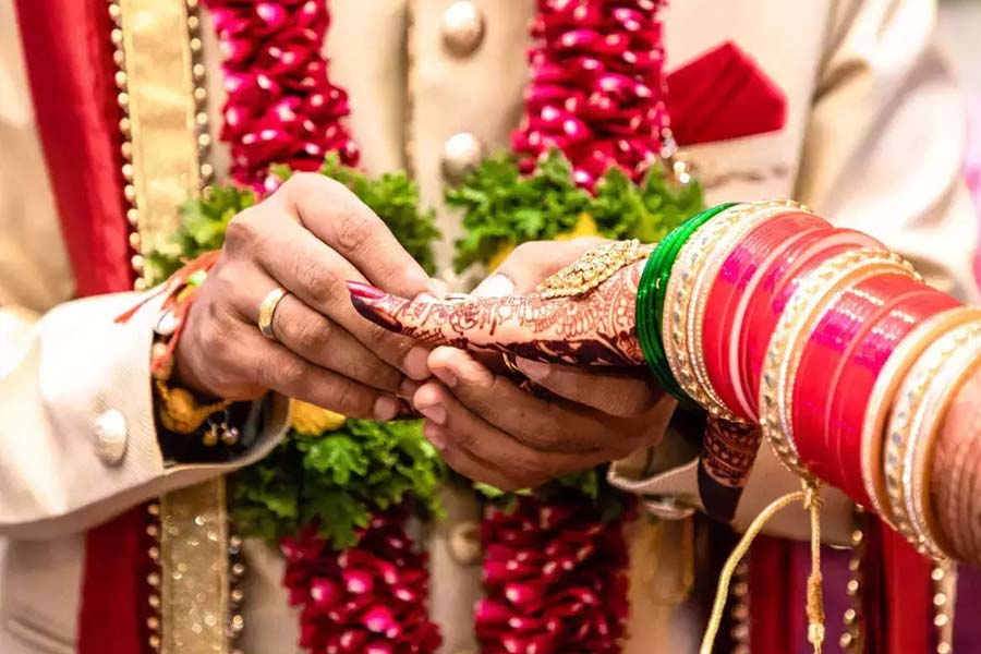 দেশে অভিন্ন ফৌজদারি বিধি চালু থাকলে অভিন্ন দেওয়ানি বিধি নিয়ে কেন আপত্তি, তা নিয়েও প্রশ্ন রয়েছে গেরুয়া শিবিরের। এ প্রসঙ্গে, মনে করিয়ে দেওয়া হয়েছে পঞ্চাশের দশকে হিন্দু কোড বিলের আমূল সংস্কারের কথাও।