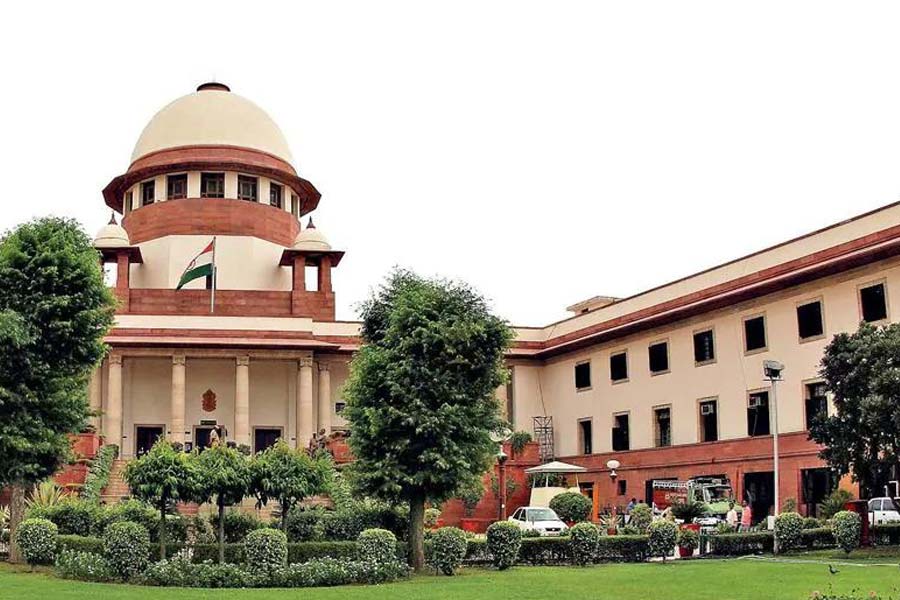 ১৯৬২ সালে সুপ্রিম কোর্টের বিচারপতি এনআর আয়েঙ্গার তাঁর পর্যবেক্ষণে জানিয়েছিলেন, সমতা প্রতিষ্ঠার নামে কোনও ধর্মকে তার অস্তিত্ব বা পরিচিতি থেকে বিচ্যুত করতে পারা যায় কি না, সংসদের তা পর্যালোচনা করে দেখা উচিত।