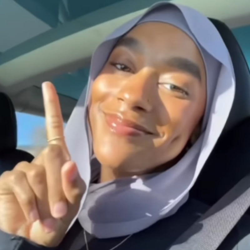 School dropout girl who made 3 million dollar in six months at the age of 20 with zero qualifications