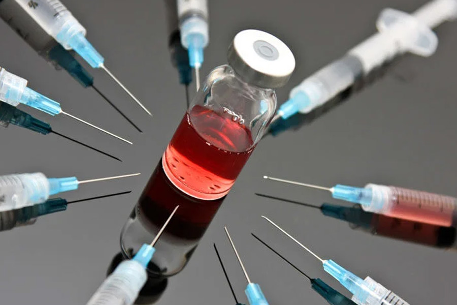 জেলে কোনও রকম কাজ করবেন না বলে জেলের ওয়ার্কশপে ভাঙচুর চালান মাইকেল। তাঁকে শান্ত রাখার জন্য ইঞ্জেকশন দেওয়া হত। সেই সময় ইরেনের সঙ্গে বিবাহবিচ্ছেদ হয়ে যায় মাইকেলের।