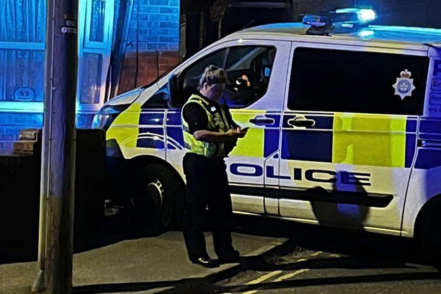 ১৯৭৫ সাল থেকে ১৯৭৭ সাল পর্যন্ত মাইকেলকে নিয়ে অতিষ্ঠ ছিল স্থানীয় পুলিশ। একের পর এক জেলে তাঁকে সরানো হয়েছিল। কিন্তু সব জায়গায় গিয়েই সেখানকার কর্মী বা অন্য অপরাধীদের মারধর করতেন তিনি।