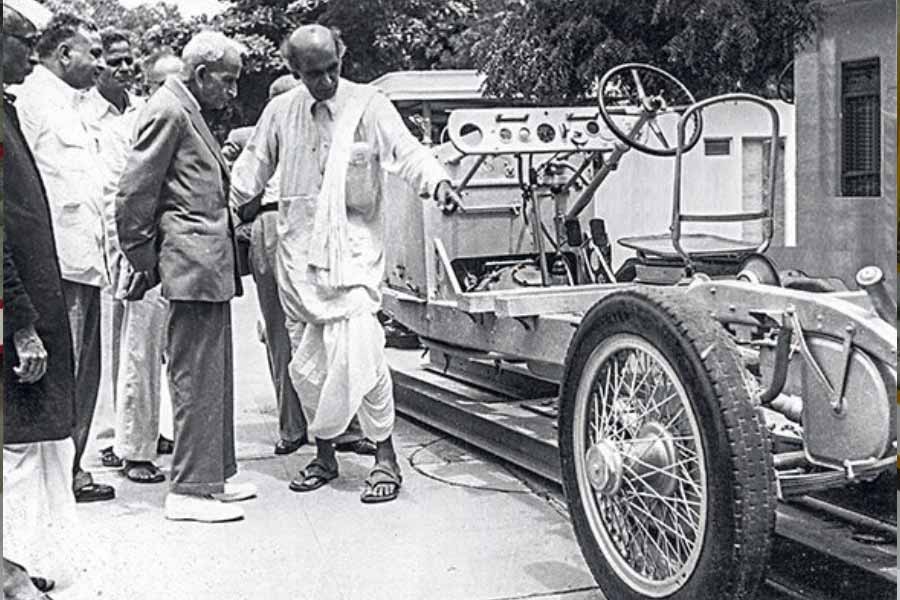 দেশের প্রথম বৈদ্যুতিক মোটর তৈরি ছাড়াও গোপালস্বামী কেরোসিন চালিত পাখা, প্রজেকশন টিভি, যান্ত্রিক ক্যালকুলেটর, বৈদ্যুতিক রেজার এবং টিকিট কাটার মেশিন আবিষ্কার করে তাক লাগিয়েছিলেন।   