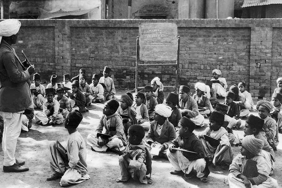 ১৮৯৩ সালের ২৩ মার্চ তামিলনাড়ুর কোয়ম্বত্তূরের কলঙ্গায় এক তেলুগু কৃষক পরিবারে জন্মগ্রহণ করেন গোপালস্বামী। জন্মের কয়েক মাসের মধ্যেই তিনি মাকে হারান।   