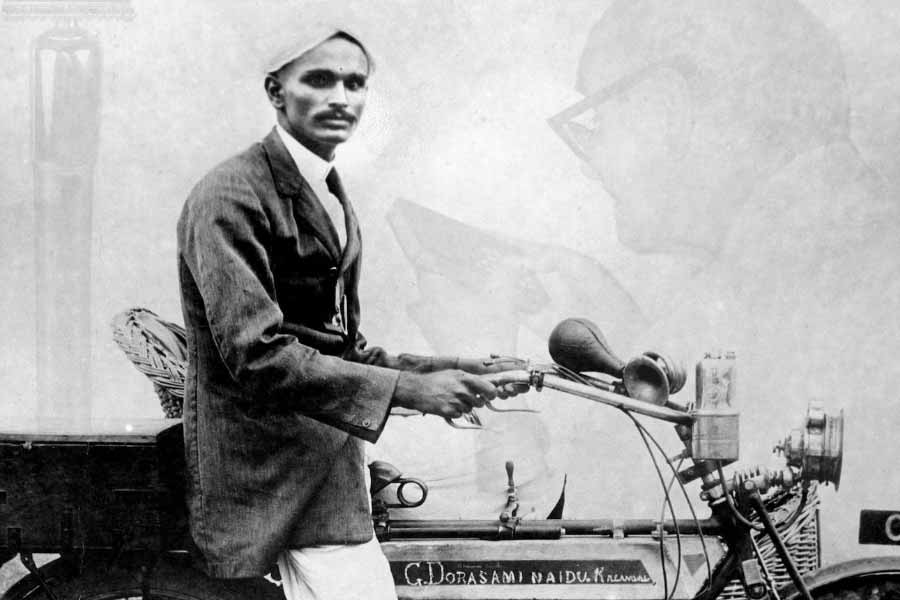 টাকা সঞ্চয় করার পর গোপালস্বামী ওই ব্রিটিশ আধিকারিকের সঙ্গে যোগাযোগ করেন এবং ৩০০ টাকার বিনিময়ে তাঁর কাছ থেকে ওই রুজ মোটরবাইক কিনে নেন। তবে মোটরবাইক চেপে ঘোরার বদলে ইঞ্জিনের নকশা এবং গঠন খতিয়ে দেখার জন্য তিনি সেটিকে খুলে ফেলেন। এটিই ছিল গোপালস্বামীর মোটর ইঞ্জিন বোঝার প্রথম প্রচেষ্টা।   