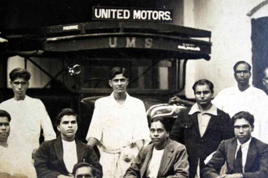 ১৯২০ সালে আরও এক ধাপ এগিয়ে ‘ইউনিভার্সাল মোটর সার্ভিসেস’ নামে একটি পরিবহণ সংস্থা শুরু করেছিলেন গোপালস্বামী। এর মধ্যেই একটি চারচাকা গাড়িও কিনে ফেলেন তিনি। সেই গাড়ির সাহায্যে পোলাচি থেকে পালানি পর্যন্ত যাত্রী পরিবহণ শুরু করে তাঁর সংস্থা।   