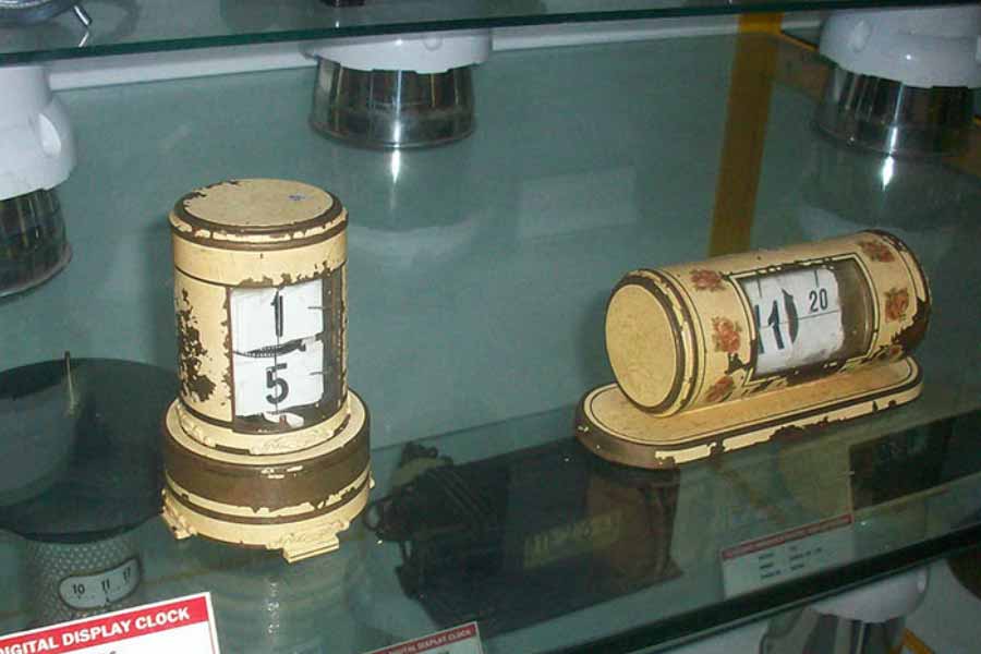 ভারতে দাড়ি কাটার প্রথম আধুনিক বৈদ্যুতিন যন্ত্র গোপালস্বামীই আবিষ্কার করেন। নাম দেন ‘হেইলব্রন’। এ ছাড়াও দাড়ি কাটার জন্য অতি পাতলা ব্লেড, ক্যামেরার বেশ কয়েকটি যন্ত্র, ফলের রস বার করার মেশিন, ভোটিং মেশিন এবং কেরোসিন চালিত পাখা আবিষ্কার করেন তিনি।   