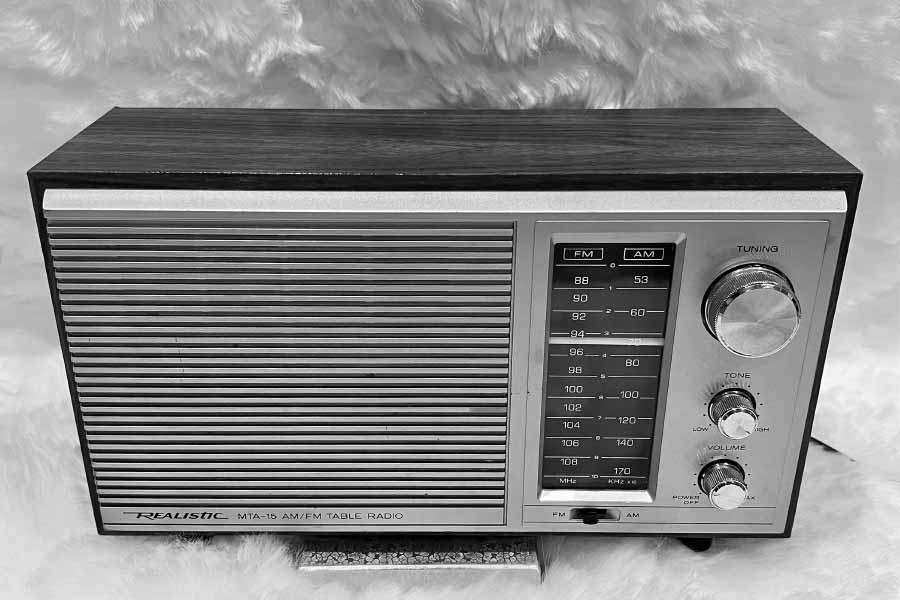 ১৯৪১ সালে একটি আধুনিক রোডিয়ো আবিষ্কার করেছিলেন গোপালস্বামী। যাতে সাধারণ মানুষ কিনতে পারেন, তাই খুব কম দামে সেই রেডিয়ো বাজারে বিক্রি করার সিদ্ধান্ত নেন। গোপালস্বামীর ছোটবেলা দারিদ্রে কেটেছিল। আর সেই কারণেই তাঁর তৈরি সকল পণ্য বাজারে কম দামে বিক্রির সিদ্ধান্ত নিয়েছিলেন।   