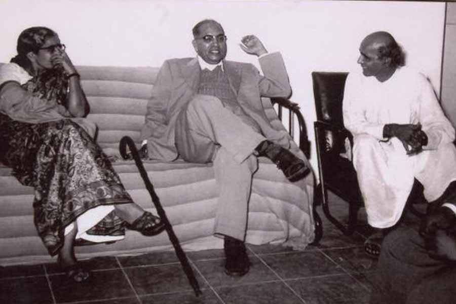 ১৯৪৪ সালের শেষের দিকে গোপালস্বামী সমস্ত ব্যবসা থেকে নিজেকে সরিয়ে নেন। সংস্থাগুলির দায়িত্ব পুত্র-কন্যাদের হাতে তুলে দিয়ে তিনি শিক্ষামূলক কাজে নিজের বাকি জীবন অতিবাহিত করার সিদ্ধান্ত নেন।