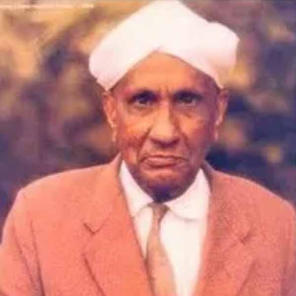 দেশের প্রথম পলিটেকনিক কলেজ তৈরির কৃতিত্বও গোপালস্বামীর। জওহরলাল নেহরুর প্রচেষ্টায় ১৯৪৫ সালে ভারতের প্রথম পলিটেকনিক কলেজ, আর্থার হোপ পলিটেকনিক এবং আর্থার হোপ কলেজ অফ ইঞ্জিনিয়ারিং তৈরি করিয়েছিলেন তিনি। কলেজটির নামকরণ করা হয় তৎকালীন মাদ্রাজের গভর্নর আর্থার হোপের নামে।