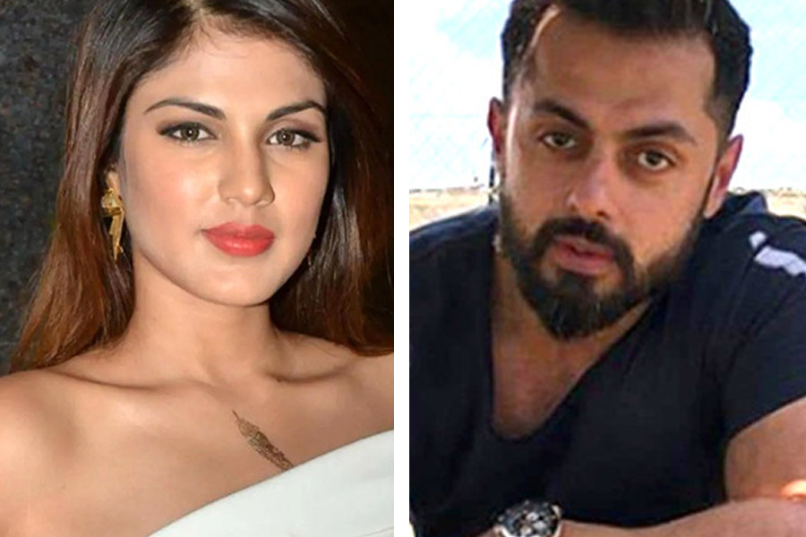 Rhea Chakraborty get clicked at rumoured boyfriend Bunty Sajdeh’s house dgtl
