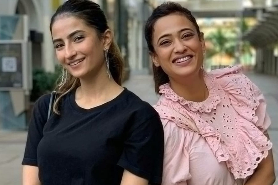 A photograph of Shweta Tiwari and Palak Tiwari.