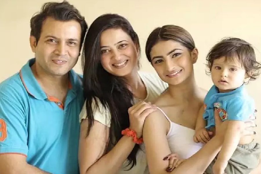 কিন্তু শ্বেতার দ্বিতীয় বিয়েও টেকেনি। বিয়ের তিন থেকে চার বছরের মাথায় ফের সংসারে অশান্তির খবর আসতে থাকে। ২০১৯ সালে দ্বিতীয় স্বামীর বিরুদ্ধে থানায় অভিযোগ দায়ের করেন শ্বেতা।