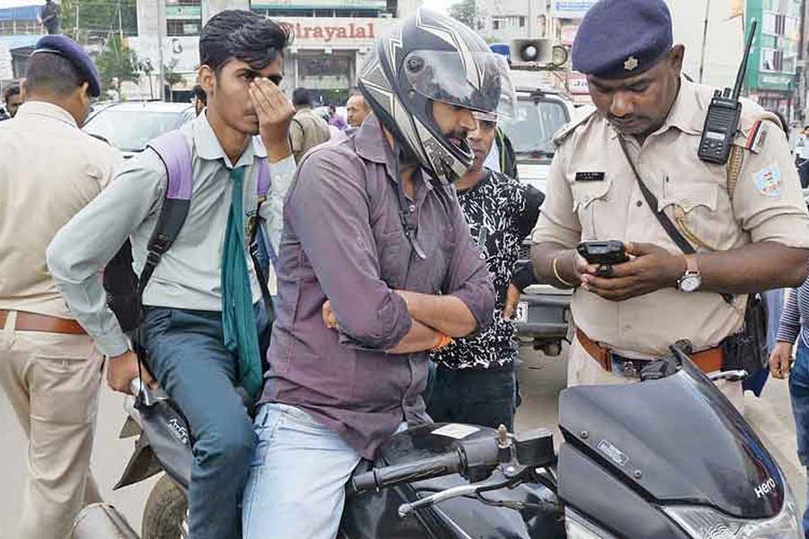 There will be fine imposed through UPI app for breaking traffic laws