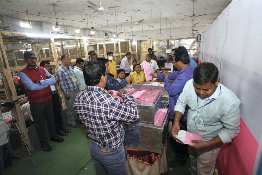 আগরতলায় চলছে গণনা।