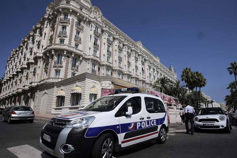 image of carlton hotel 