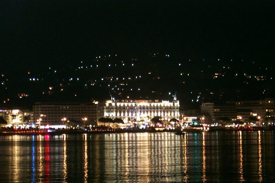 image of carlton hotel 