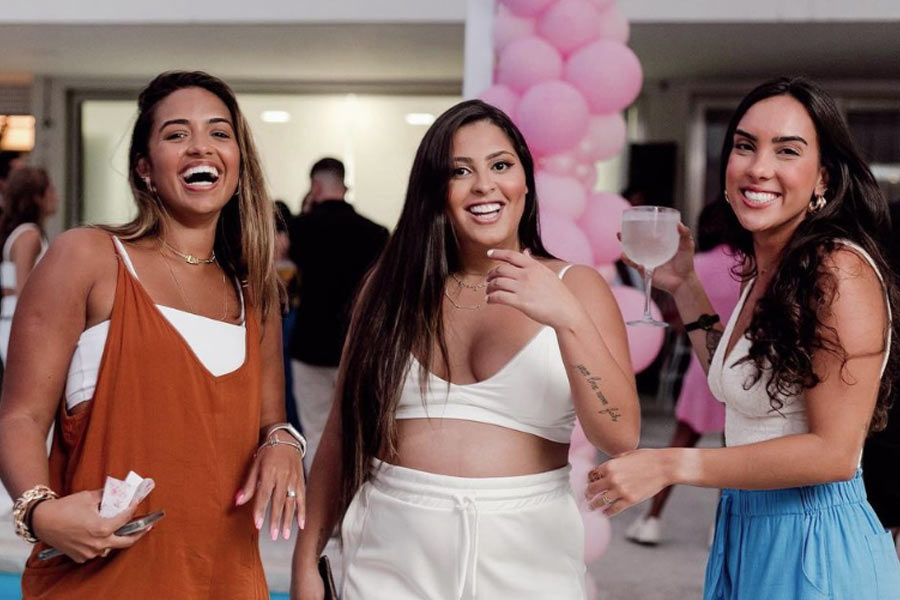 মা না হতে চাওয়ার কারণও জানিয়েছেন ড্যানিয়েল। তিনি বলেন, ‘‘আমার আশপাশে কোনও বাচ্চা কাঁদলেও আমি বিরক্ত হয়ে যাই। বাচ্চা সামলাতে পারি না আমি।’’