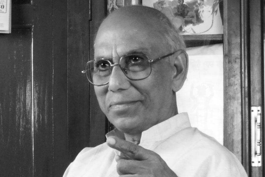 uthor of popular book Pandav Goyenda, Sasthipada Chattopadhyay died on friday