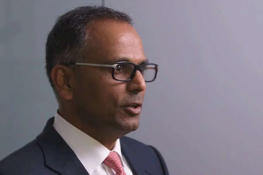 বিনিয়োগকারী হিসাবে আন্তর্জাতিক বাজারে যথেষ্ট নাম রয়েছে রাজীবের। এর আগেও অনেক সংস্থার পাশে দাঁড়িয়ে তাদের লাভের মুখ দেখিয়েছেন তিনি।