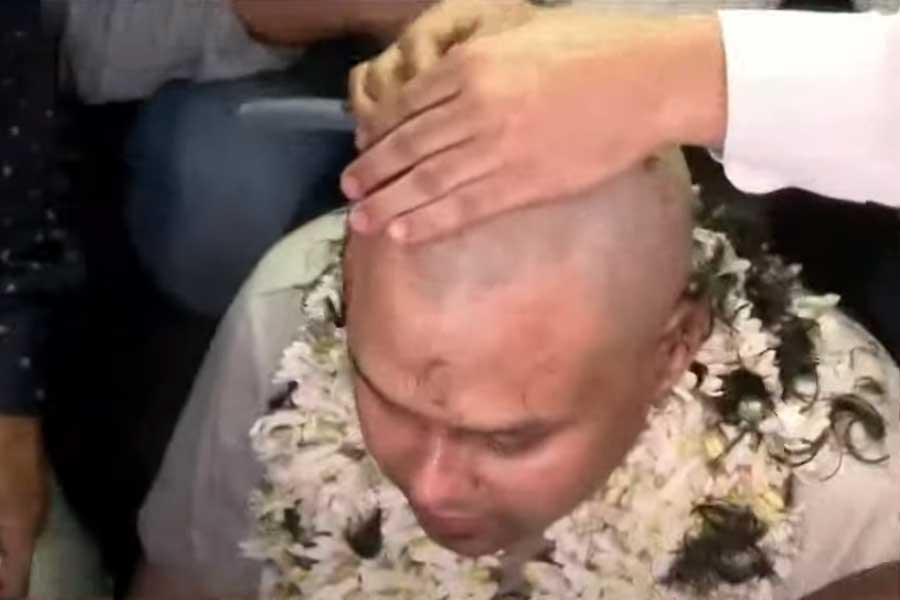 Congress leader Kaustav Bagchi shaves head after got bill
