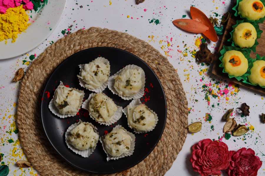 বলরাম মল্লিক এবং রাধারমণ মল্লিকের সরের নাড়ু।