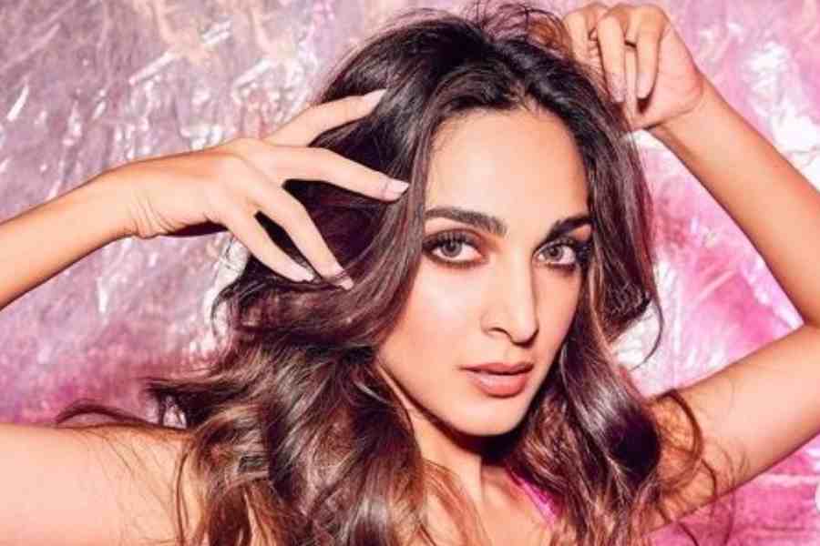 Kiara Advani performs at Women’s Premier League 2023 in pink, husband Sidharth Malhotra leaves a flirty comment on her post