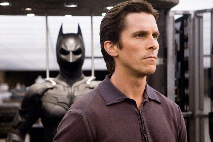  ক্রিশ্চিয়ান বেল। যাঁর নাম শুনলেই প্রথমেই চোখের সামনে ‘ব্যাটম্যান’-এর অবয়ব ধরা দেয়। ২০০৪ সালে ‘দ্য মেশিনিস্ট’ নামে থ্রিলার ঘরানার ছবিতে অভিনয় করেন ক্রিশ্চিয়ান। এই ছবিতে অভিনয় করার আগে পর্দায় নিজের চরিত্র আরও বেশি ভাল করে ফুটিয়ে তুলতে কঠোর নিয়মকানুন মেনে চলতেন অভিনেতা। 