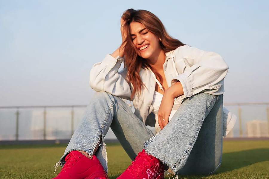 A Photograph of Bollywood Actress Kriti Sanon.