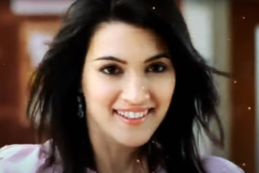 A Photograph of Bollywood Actress Kriti Sanon.