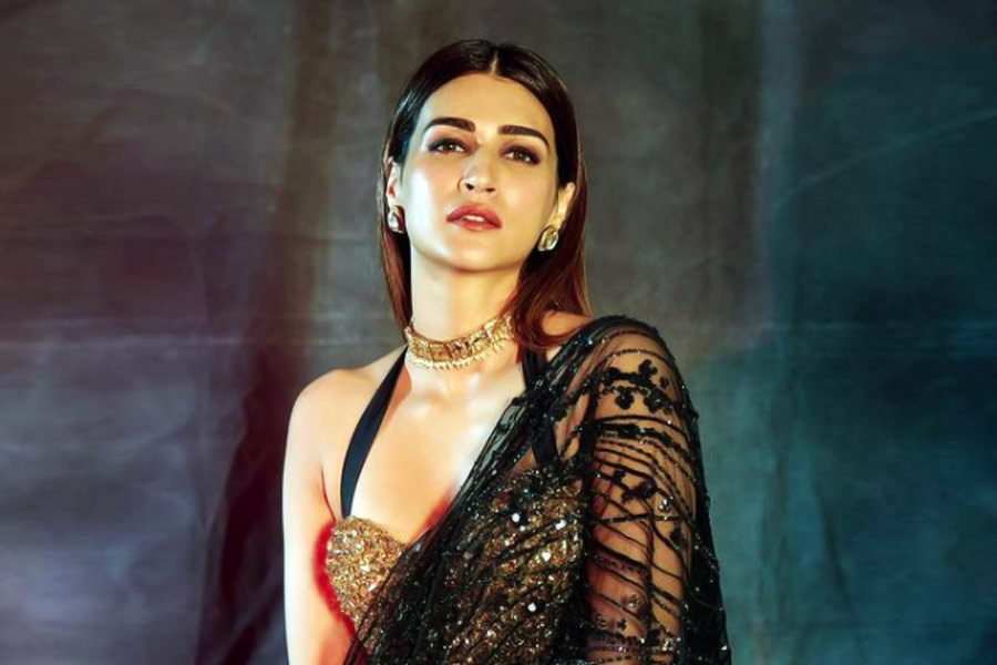 A Photograph of Bollywood Actress Kriti Sanon.