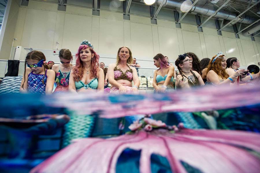 এই অনুষ্ঠানে আবার জল সংক্রান্ত নিরাপত্তা বিষয়ক কিছু কর্মশালারও আয়োজন ছিল। মেরলট নামের ১৯ বছর বয়সি এক তরুণী জানান, মৎস্যজীবীদের এই অনুষ্ঠানের ভাবনা খুবই সৃজনশীল।