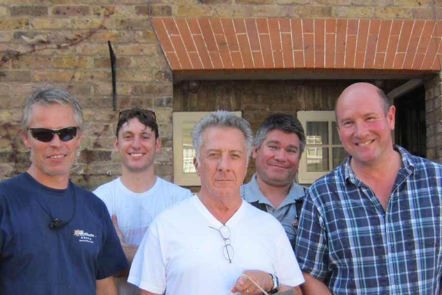 টাকার হিসাবে হাজার কোটির বা লক্ষ কোটির একক প্রায়ই শোনা যায়। ক্রিসের পাওয়া অর্থ সেই হিসাবেই ‘কোটি কোটি’। 