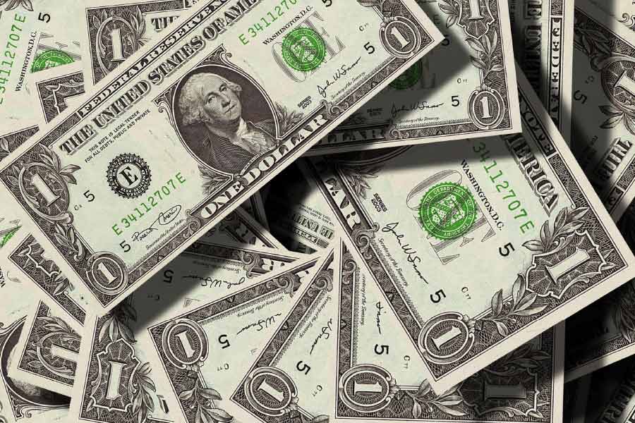 আরও একটু বিশদে বলা যাক। ১ মিলিয়ন মানে ১০ লক্ষ। ১ বিলিয়ন মানে ১০০ কোটি। ১ কোয়াড্রিলিয়ন মানে ১,০০,০০,০০০ কোটি। আর ক্রিসের সম্পদের অঙ্ক পৌঁছেছিল ৯২ কোয়াড্রিলিয়নে।