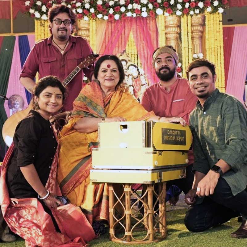 Aditi Munshi launches  Boshonter Boithok to celebrate the festival of colors.