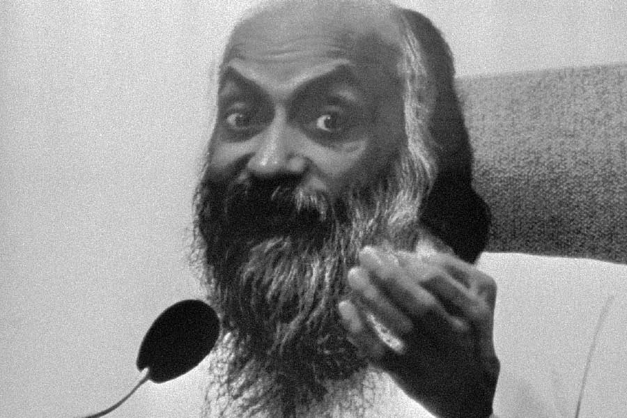 ইন্ডিপেন্ডেন্টের মতে, ২০১৯ সালে বিশ্বে প্রায় ৮০টি মাইক্রোনেশন ছিল। ১৯৮০-এর দশকে আর এক ভারতীয় আধ্যাত্মিক গুরু রজনীশ আমেরিকার ওরেগনে রজনীশপুরম নামে মাইক্রোনেশন শুরু করেন। রজনীশপুরমে নিজস্ব পুলিশ, দমকল বিভাগ এবং পরিবহণ ব্যবস্থাও চালু করেছিলেন রজনীশ।