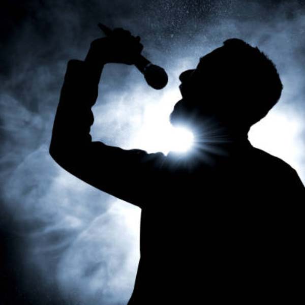 পুত্র আনওয়ারের সঙ্গীতের প্রতি আগ্রহ জন্মায় শৈশব থেকেই। তা আশিকের নজরে পড়ায় তিনি আনওয়ারকে নিয়ে যান উস্তাদ আব্দুল রহমান খানের কাছে। মহেন্দ্র কপূর, মহম্মদ রফির মতো তাবড় তাবড় সঙ্গীতশিল্পীরা আব্দুলের কাছে সঙ্গীতের তালিম নিতেন।