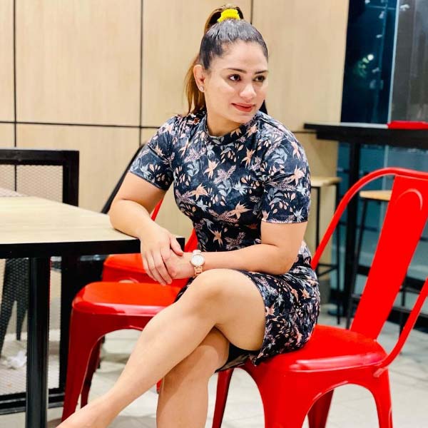 পুলিশ জানিয়েছে, ওই ফ্ল্যাট থেকে উদ্ধার হওয়া দু’টি বন্দুক বেআইনি। বন্দুক দু’টি পুলিশ বাজেয়াপ্ত করেছে। রাতভর তল্লাশির পর নয়নাকে শুক্রবার সকালে গ্রেফতার করা হয়।