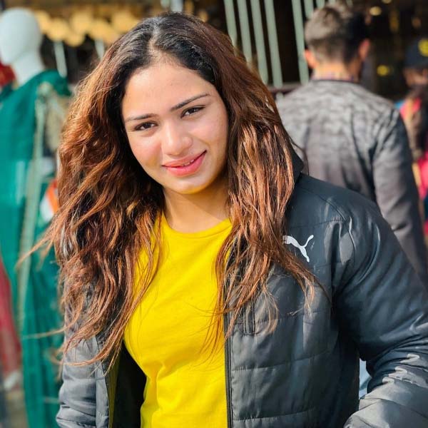 ২০১৮ সালে, নিদানি থেকে রোহতকে এসে স্যর ছোটুরাম স্টেডিয়ামে কুস্তির প্রশিক্ষণ নিতে শুরু করেন নয়না।