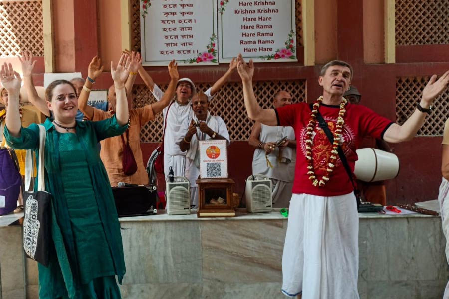 Two citizens of Russia and Ukraine played Dol together at Mayapur of Nabadwip