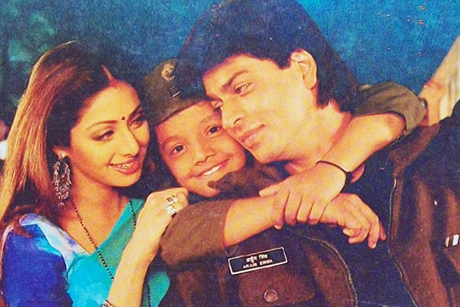 Army movie scene Shah Rukh Khan Khan and Sridevi together