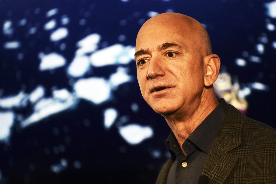 Jeff Bezos superyacht worth 4 thousand crore has helipad and swimming pool inside it.