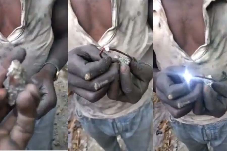 ওই টুইটার হ্যান্ডল থেকে দাবি করা হচ্ছে, এই পাথরের একটি এক গ্রামের টুকরো নাকি, টানা ৭২ ঘণ্টারও বেশি সময় ধরে একটি বাল্‌ব জ্বালিয়ে রাখতে সাহায্য করে।